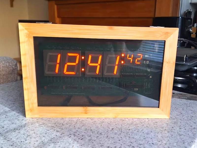 Большие и яркие 7-сегментные LED часы
